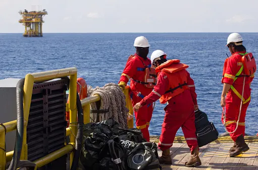 Offshore crew transfer from vessel