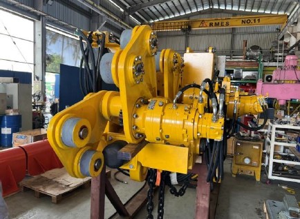 Hydraulic equipment on the workshop floor